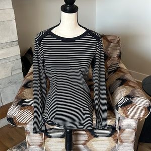 RARE Lululemon Base Runner Long Sleeve (Lululemon Like New)